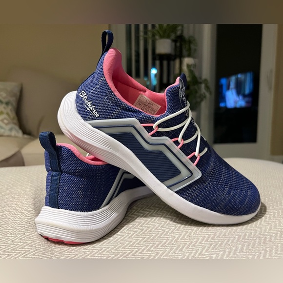 Women’s bowling shoes. Excellent condition, only worn once. Very comfortable. - Picture 5 of 6